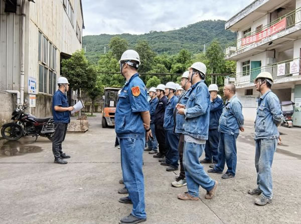 公司開展特種設(shè)備事故應(yīng)急演練活動2.jpg 公司開展特種設(shè)備事故應(yīng)急演練活動2.jpg